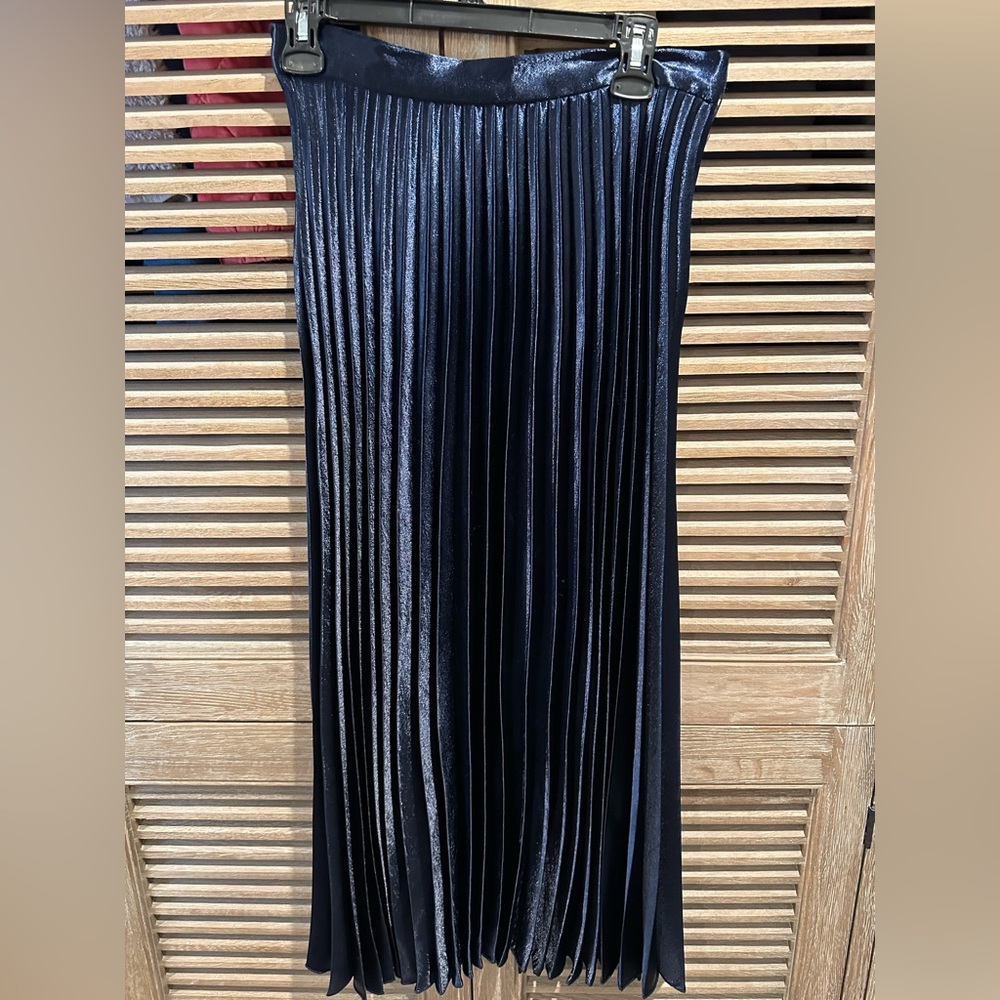 Excellent condition: Sandro pleated skirt size US 8. Navy shimmer
